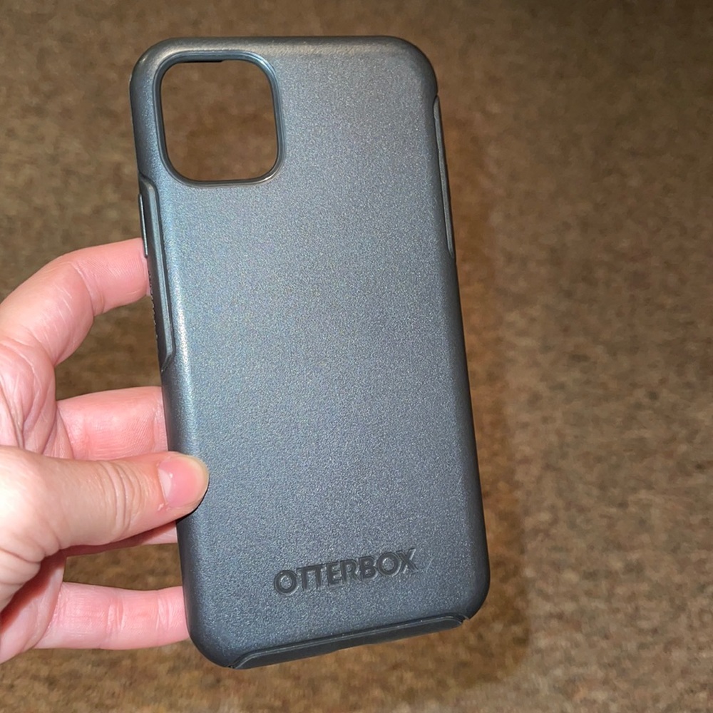 iPhone 11 Pro Max otter box phone case
